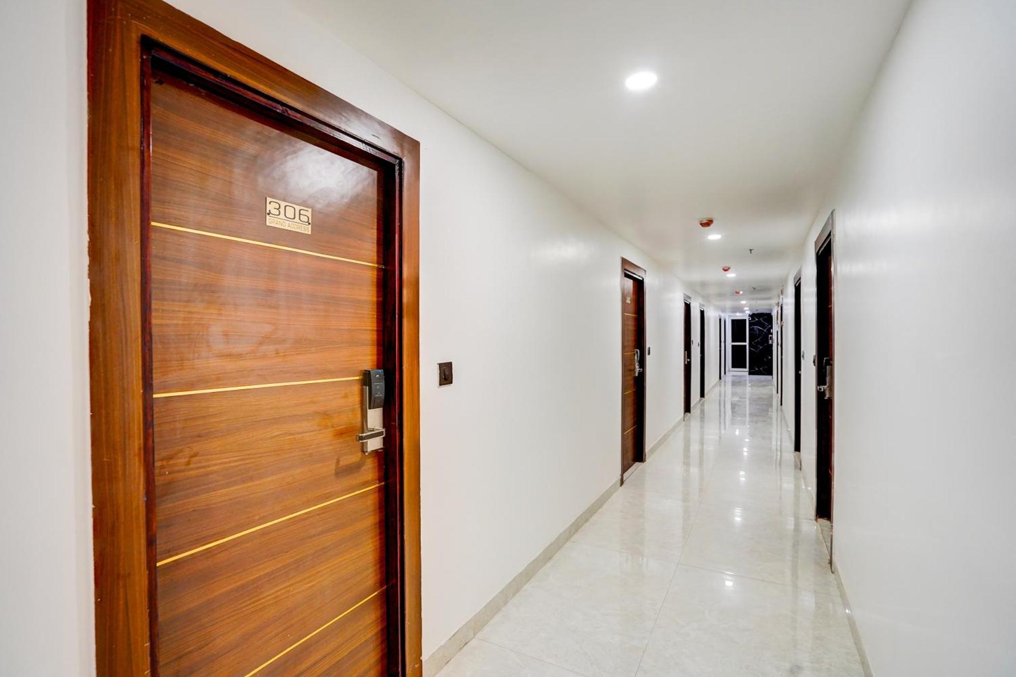 Townhouse Grand Address Hotel And Banquet Ghaziabad Exterior photo